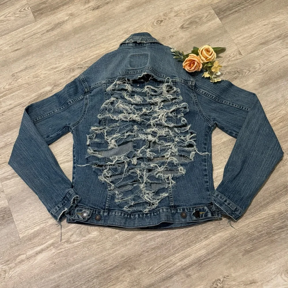 NEW Signature by Levi Stratus Heavy Distressed Rib Cage Denim Jacket Size Small - Picture 1 of 13